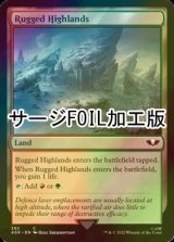 [FOIL] 岩だらけの高地/Rugged Highlands (サージ仕様) 【英語版】 [40K-土地C]