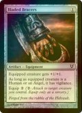 [FOIL] 刃の篭手/Bladed Bracers 【英語版】 [AVR-灰C]