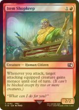 [FOIL] アイテムショップの店主/Item Shopkeep 【英語版】 [FIN-赤C]