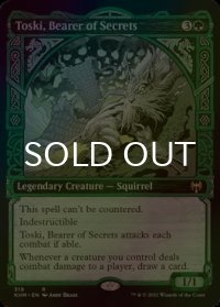 [FOIL] 秘密を知るもの、トスキ/Toski, Bearer of Secrets (ショーケース版) 【英語版】 [KHM-緑R]