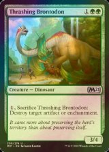 [FOIL] 打ち壊すブロントドン/Thrashing Brontodon 【英語版】 [M21-緑U]