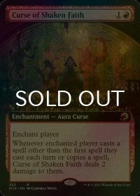 [FOIL] 揺らぐ信仰の呪い/Curse of Shaken Faith (拡張アート版) 【英語版】 [MID-赤R]