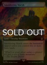 [FOIL] 燻る湿地/Smoldering Marsh No.1108 (拡張アート版・サージ仕様) 【英語版】 [WHO-土地R]